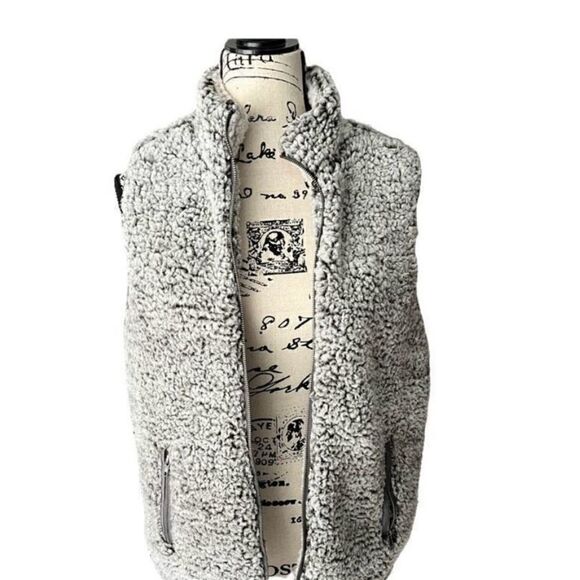 Blue Rain Women’s Gray Sherpa Zip-up Vest Size Medium - Picture 4 of 8